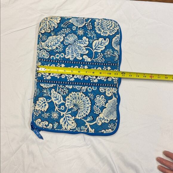 Vera Bradley Blue and White Laptop Bag - Picture 5 of 9